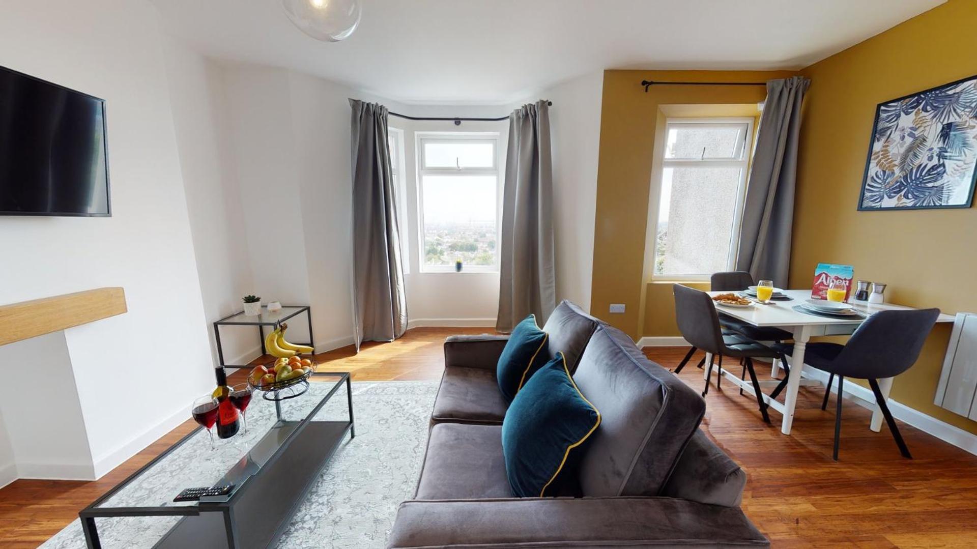 Studio Apartment With 65" Smart Tv Ньюпорт Экстерьер фото